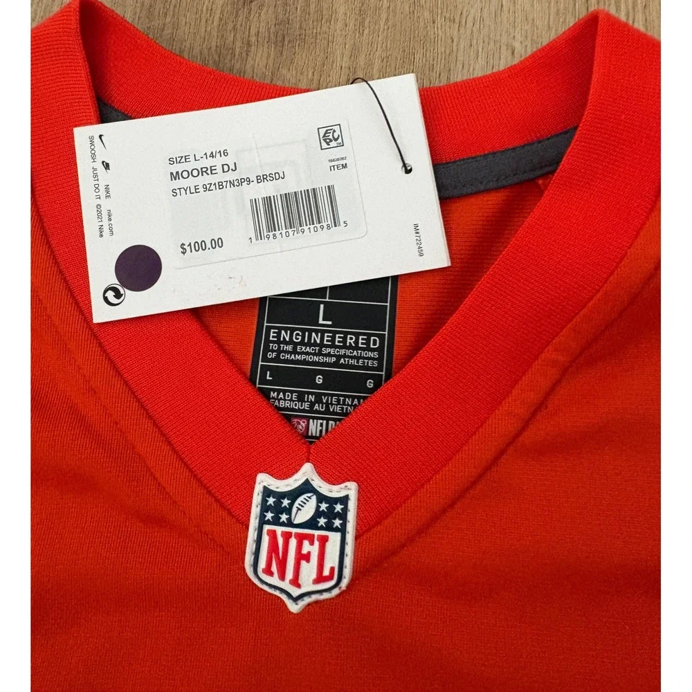 NWT Kids Nike Chicago Bears DJ Moore #2 Jersey - Large (14/16) - Orange